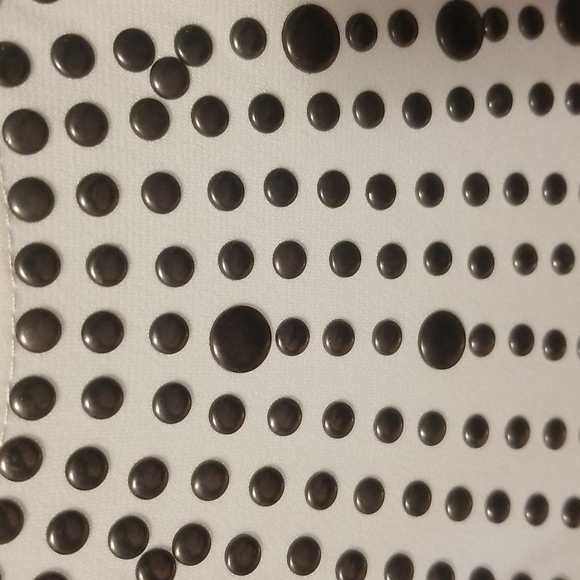 White tank top with grey rivets - Picture 3 of 4